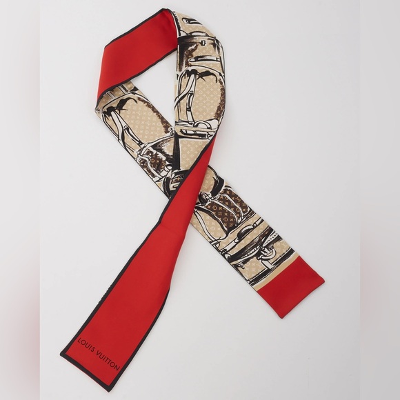 Authentic LOUIS VUITTON
Beige/Red Silk Monogram Trunks Bandeau Twilly with box! - Picture 10 of 10